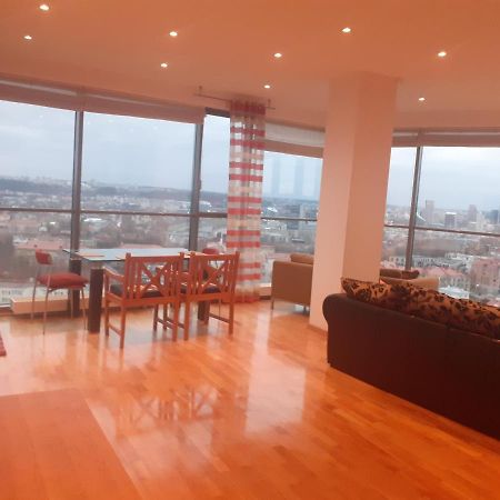 Luxury Apartment In Skyscraper Вильнюс Экстерьер фото