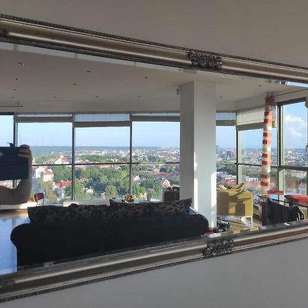 Luxury Apartment In Skyscraper Вильнюс Экстерьер фото