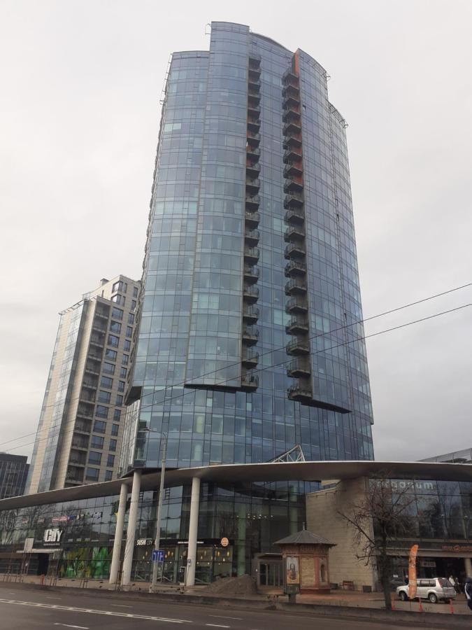 Luxury Apartment In Skyscraper Вильнюс Экстерьер фото