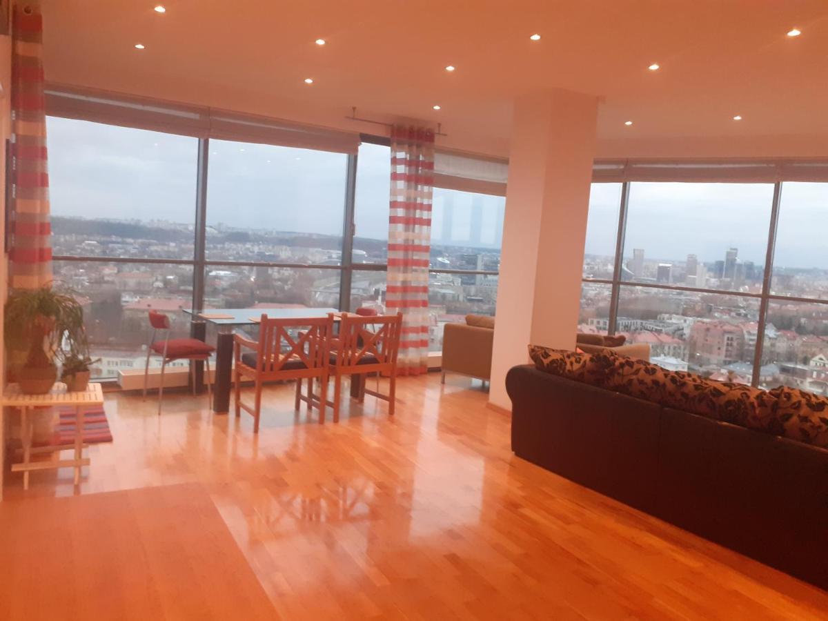 Luxury Apartment In Skyscraper Вильнюс Экстерьер фото