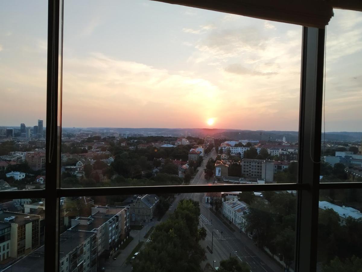 Luxury Apartment In Skyscraper Вильнюс Экстерьер фото