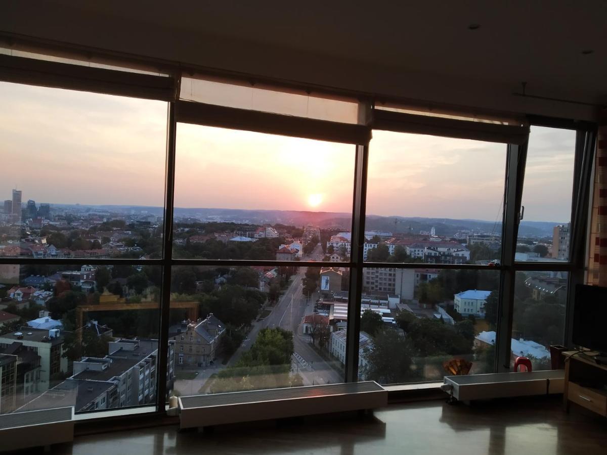 Luxury Apartment In Skyscraper Вильнюс Экстерьер фото