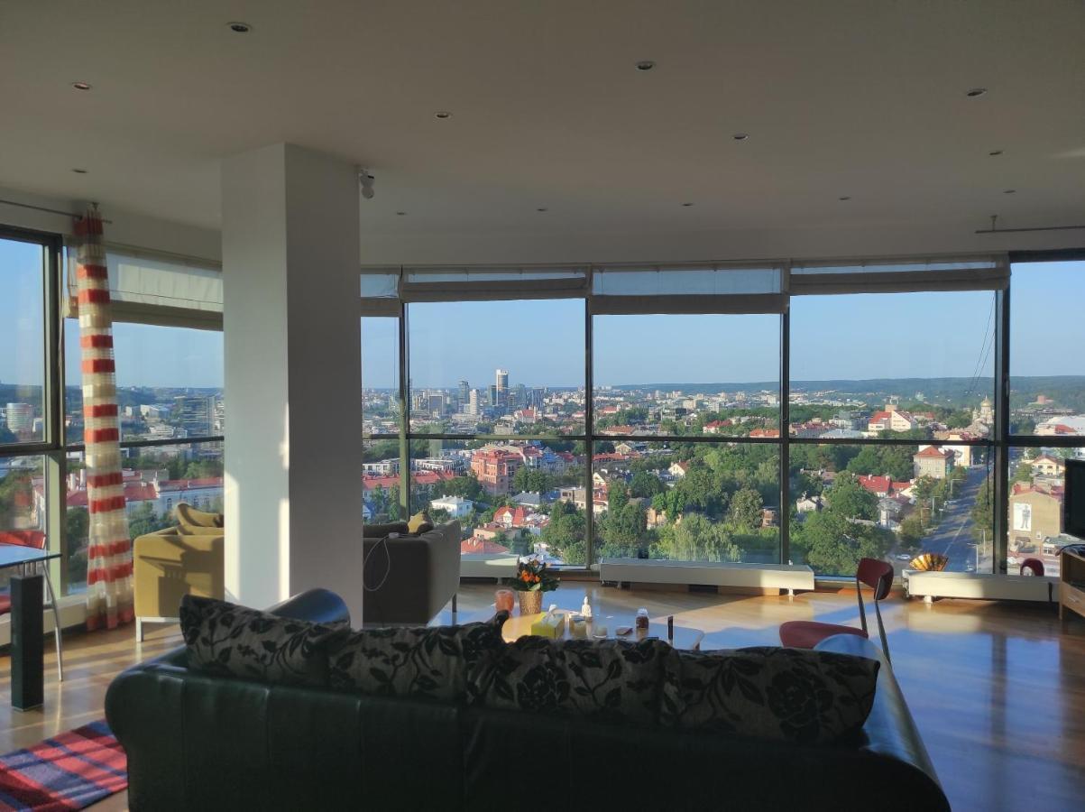 Luxury Apartment In Skyscraper Вильнюс Экстерьер фото