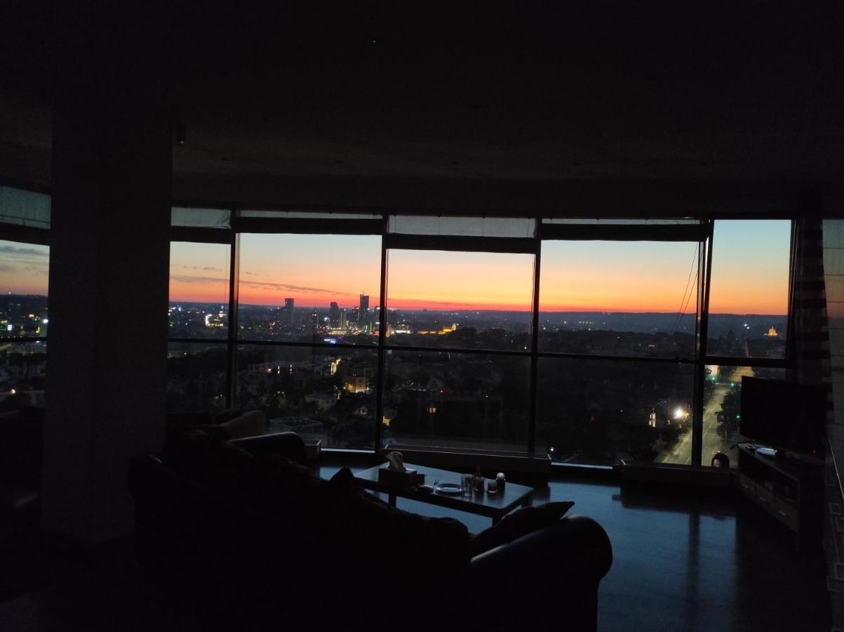 Luxury Apartment In Skyscraper Вильнюс Экстерьер фото