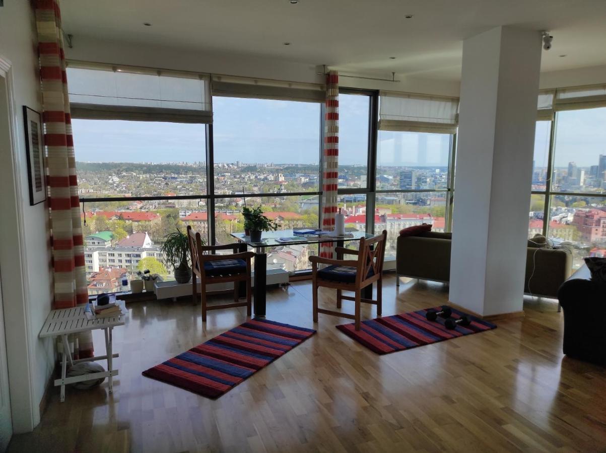Luxury Apartment In Skyscraper Вильнюс Экстерьер фото